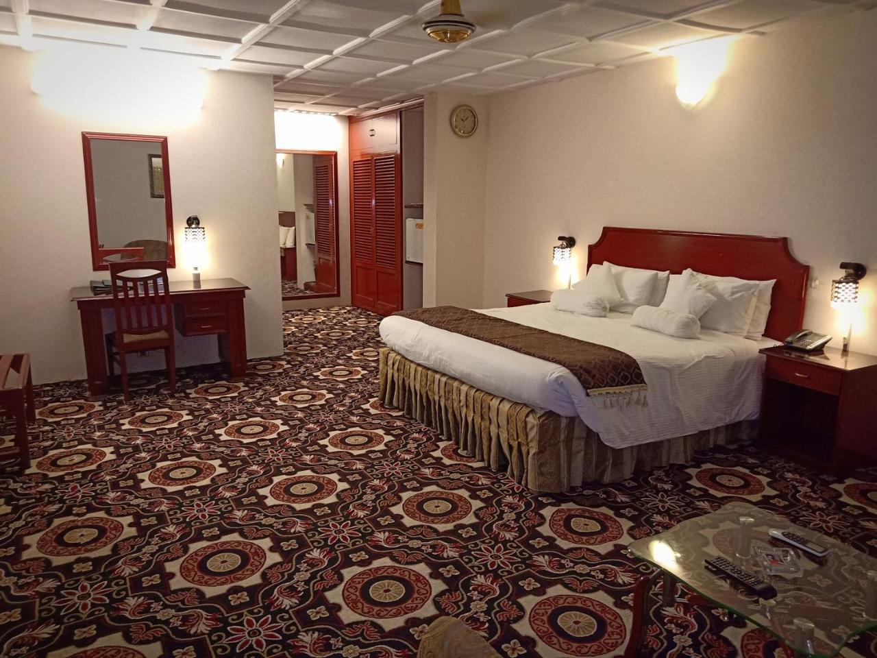 Indus Hotel Hyderabad Exterior foto